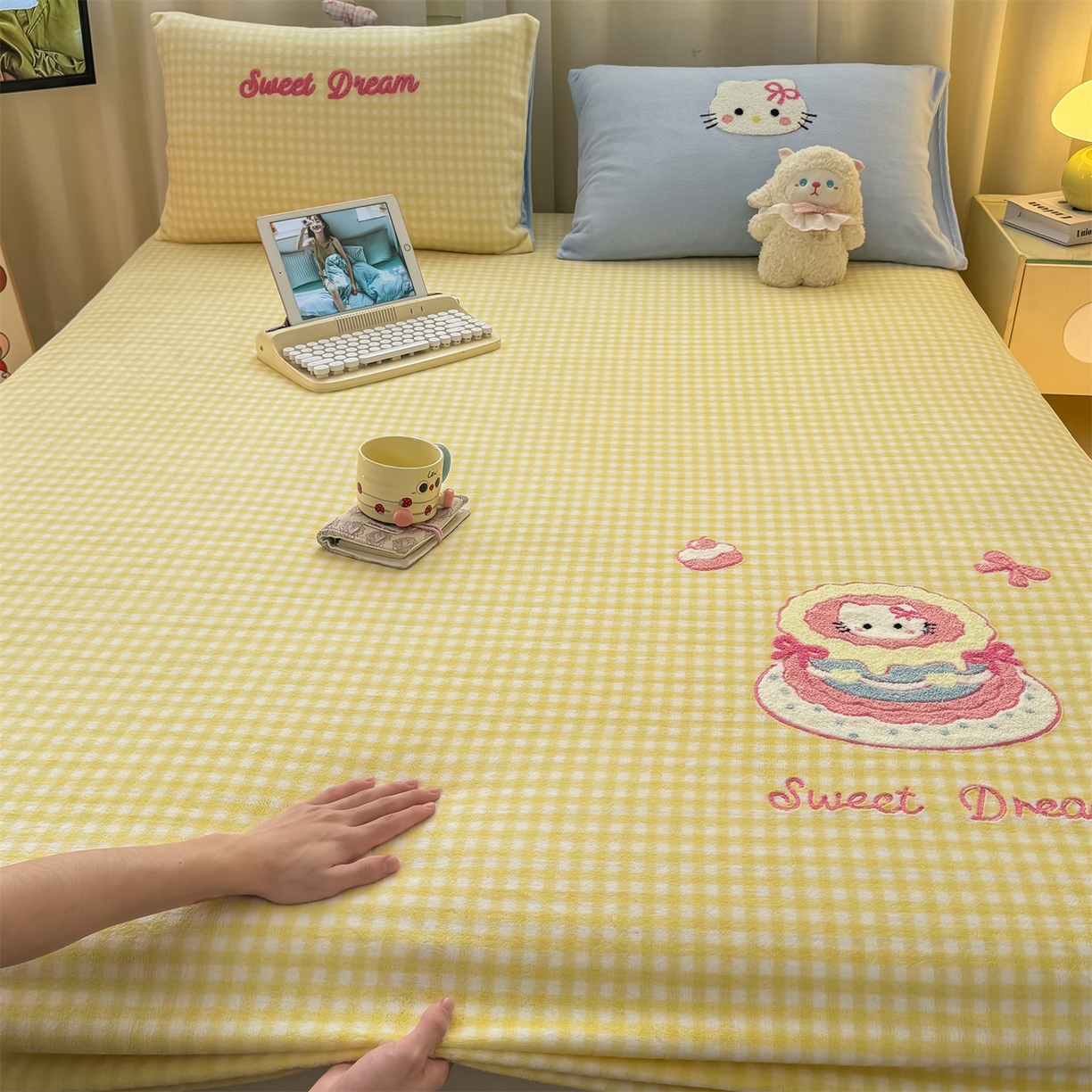 91家纺网 家纺一手货源 找家纺 灰鲸 2025新款高克重牛奶绒毛巾绣床笠单床笠单品床笠床笠单件 黄格蛋糕喵