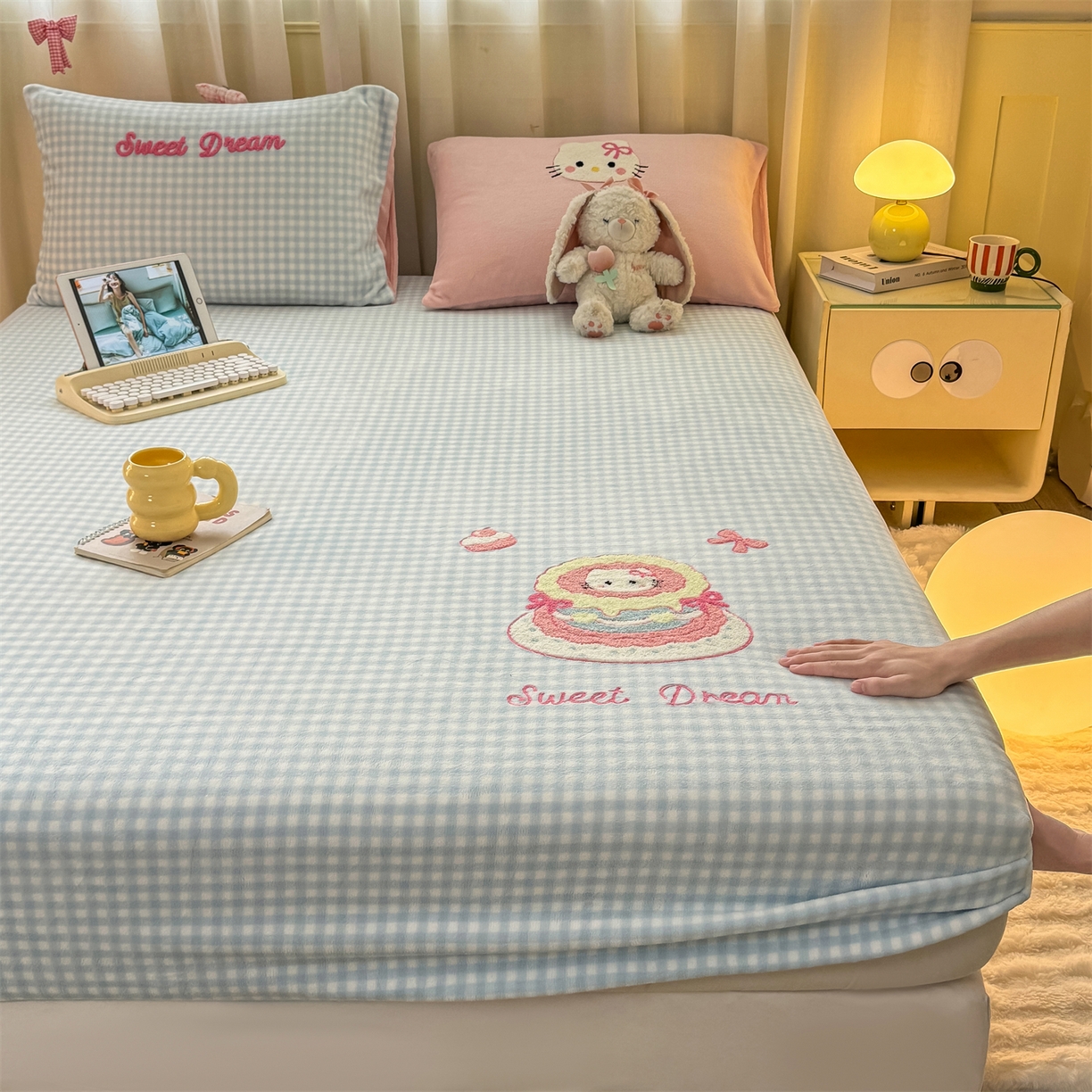 91家纺网 家纺一手货源 找家纺 灰鲸 2025新款高克重牛奶绒毛巾绣床笠单床笠单品床笠床笠单件 蓝格蛋糕喵