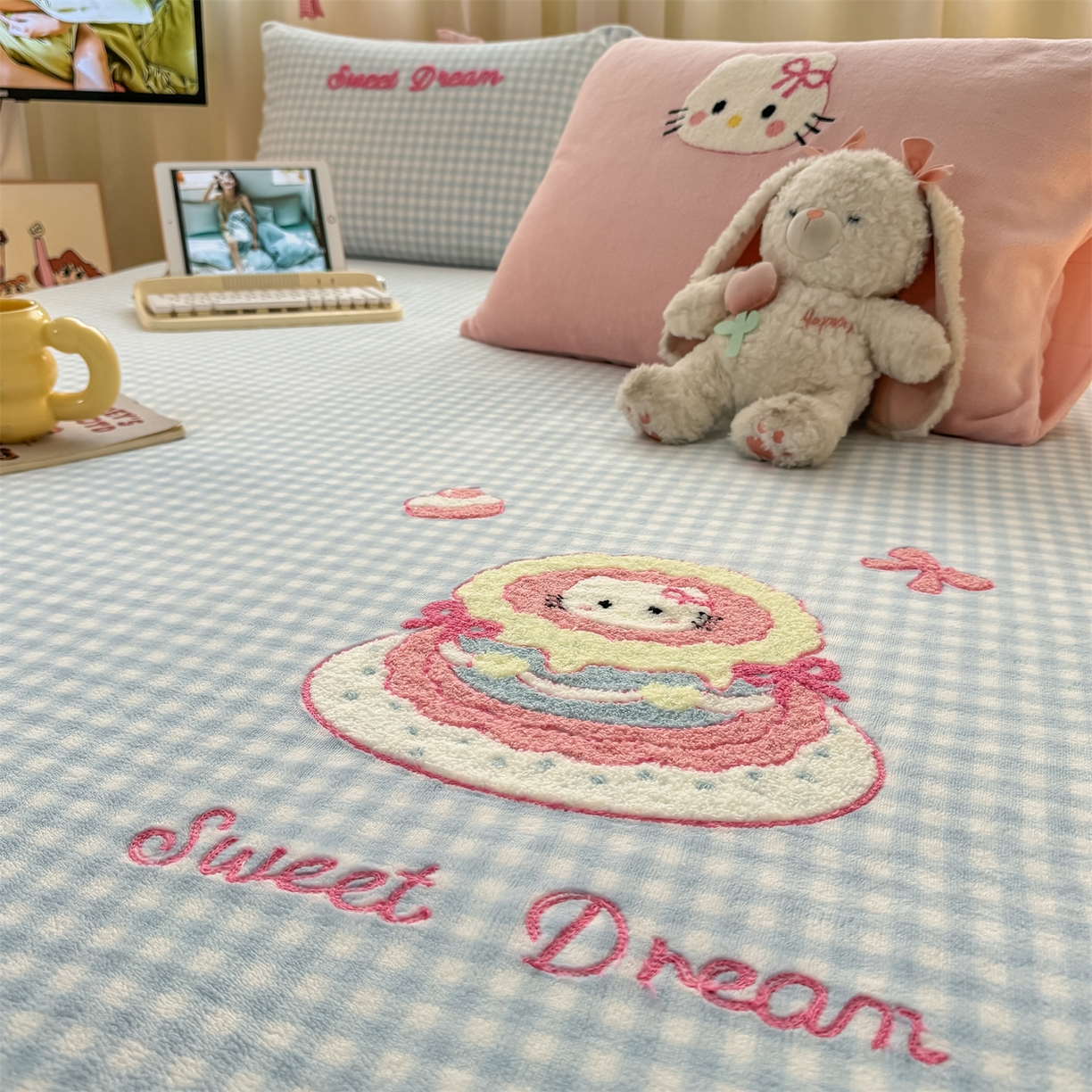 91家纺网 家纺一手货源 找家纺 灰鲸 2025新款高克重牛奶绒毛巾绣床笠单床笠单品床笠床笠单件 蓝格蛋糕喵