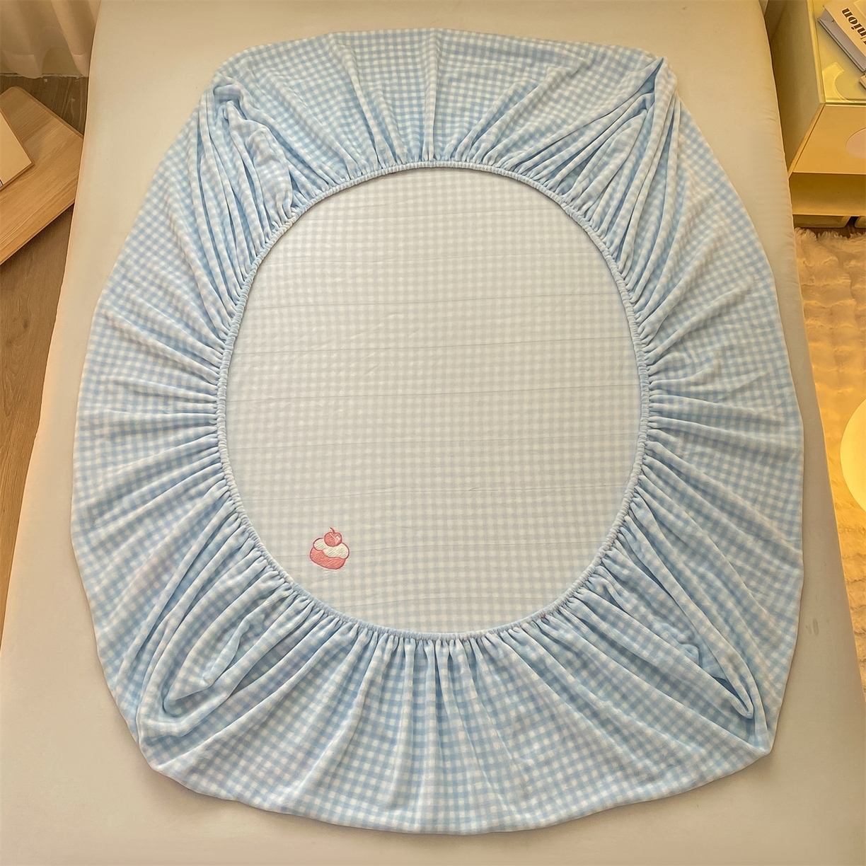 91家纺网 家纺一手货源 找家纺 灰鲸 2025新款高克重牛奶绒毛巾绣床笠单床笠单品床笠床笠单件 蓝格蛋糕喵