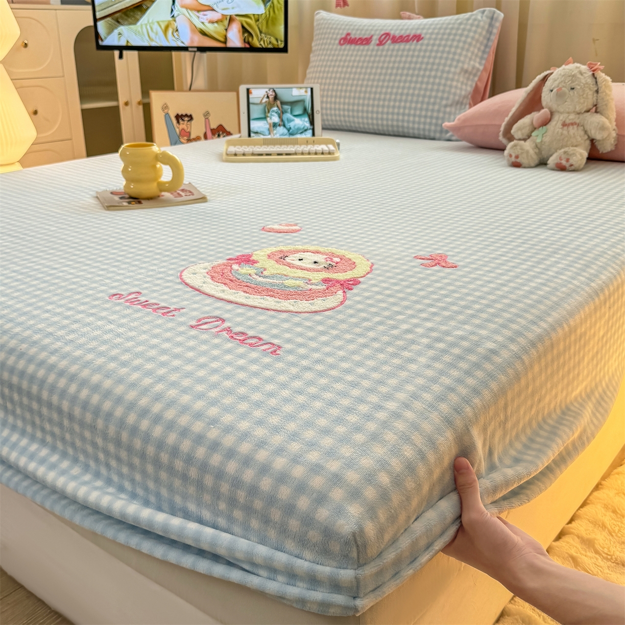 91家纺网 家纺一手货源 找家纺 灰鲸 2025新款高克重牛奶绒毛巾绣床笠单床笠单品床笠床笠单件 蓝格蛋糕喵