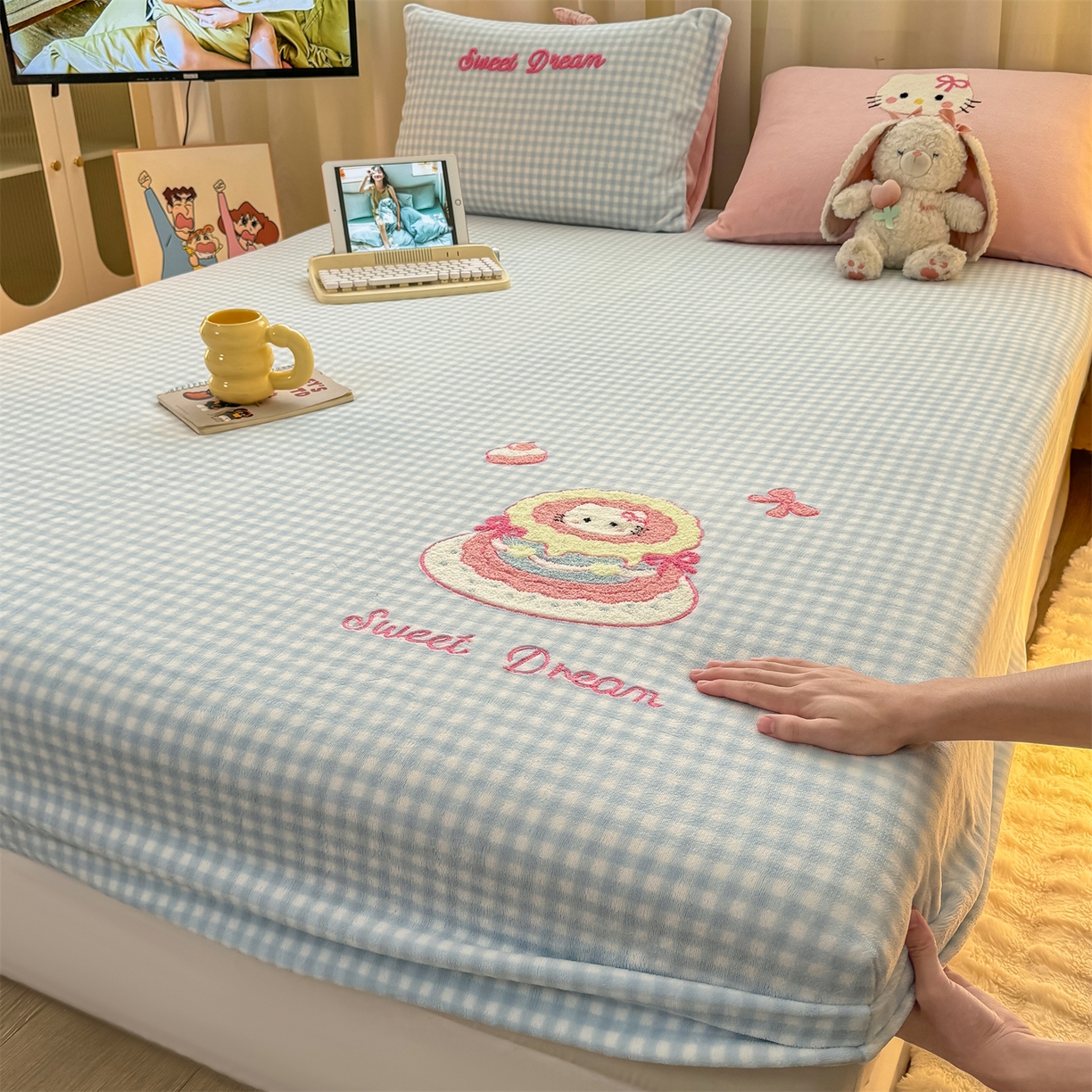 91家纺网 家纺一手货源 找家纺 灰鲸 2025新款高克重牛奶绒毛巾绣床笠单床笠单品床笠床笠单件 蓝格蛋糕喵