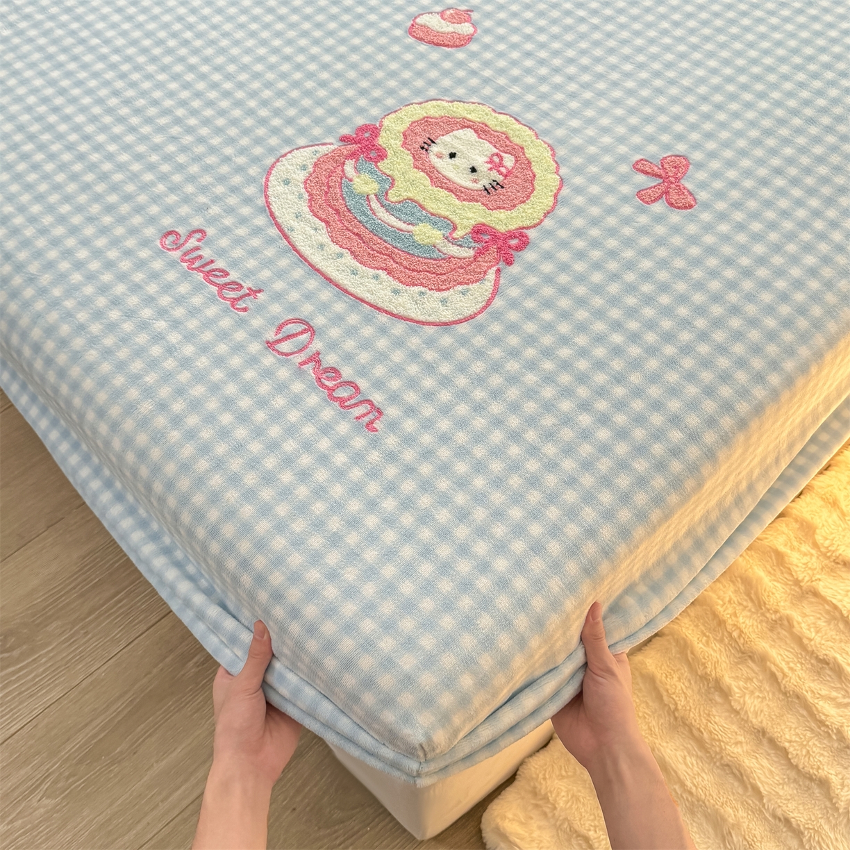 91家纺网 家纺一手货源 找家纺 灰鲸 2025新款高克重牛奶绒毛巾绣床笠单床笠单品床笠床笠单件 蓝格蛋糕喵