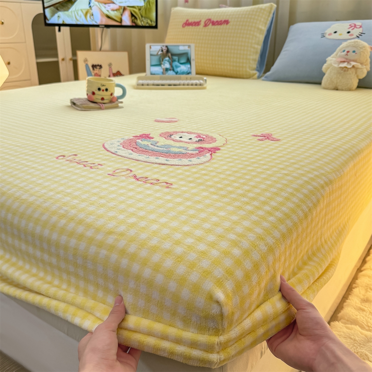 91家纺网 家纺一手货源 找家纺 灰鲸 2025新款高克重牛奶绒毛巾绣床笠单床笠单品床笠床笠单件 黄格蛋糕喵