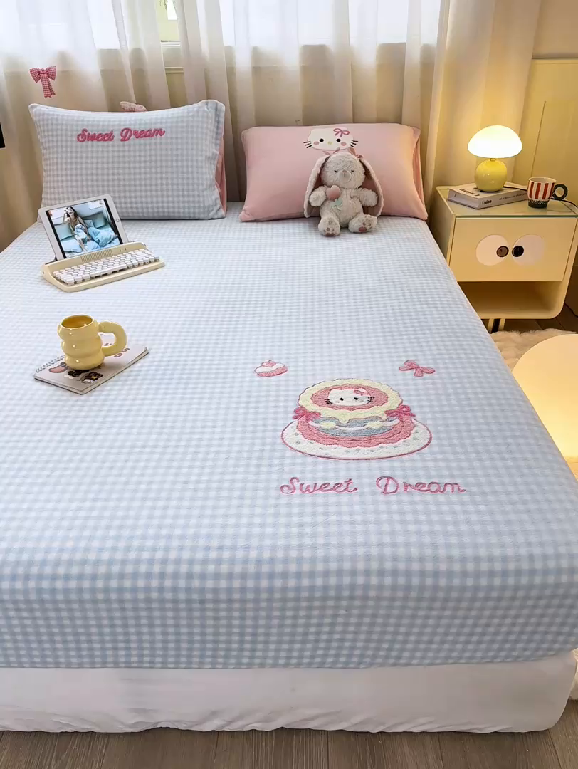 91家纺网 家纺一手货源 找家纺 灰鲸 2025新款高克重牛奶绒毛巾绣床笠单床笠单品床笠床笠单件 蓝格蛋糕喵