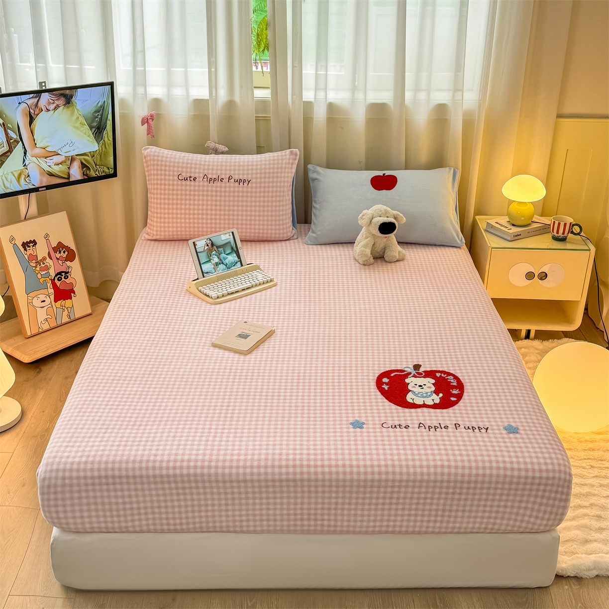 91家纺网 家纺一手货源 找家纺 灰鲸 2025新款高克重牛奶绒毛巾绣床笠单床笠单品床笠床笠单件 粉格苹果狗