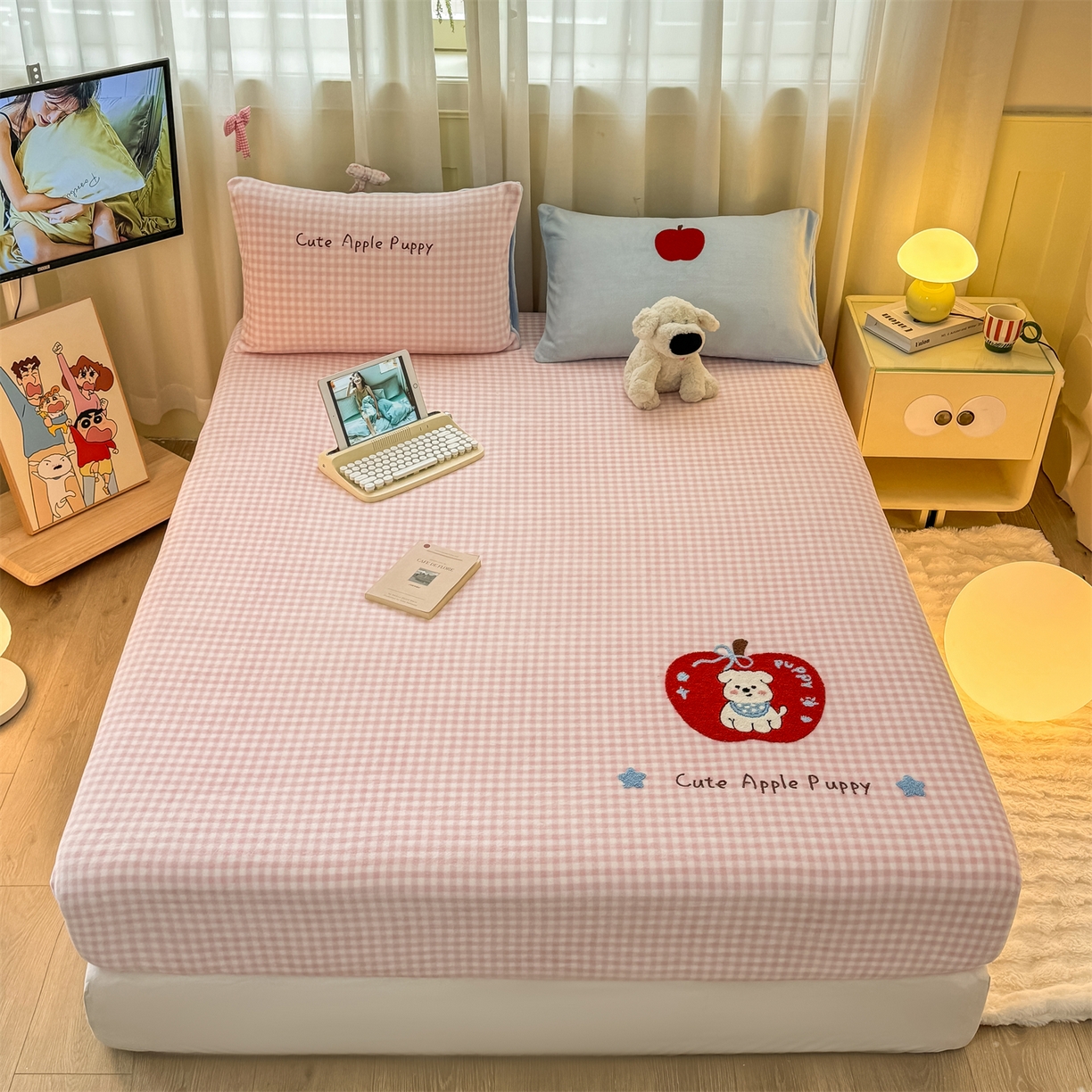 91家纺网 家纺一手货源 找家纺 灰鲸 2025新款高克重牛奶绒毛巾绣床笠单床笠单品床笠床笠单件 粉格苹果狗