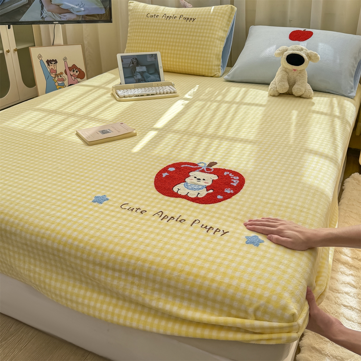 91家纺网 家纺一手货源 找家纺 灰鲸 2025新款高克重牛奶绒毛巾绣床笠单床笠单品床笠床笠单件 黄格苹果狗