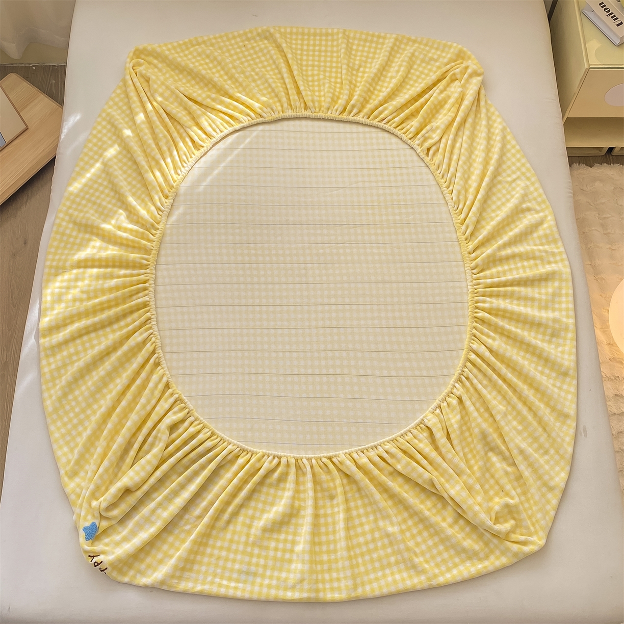 91家纺网 家纺一手货源 找家纺 灰鲸 2025新款高克重牛奶绒毛巾绣床笠单床笠单品床笠床笠单件 黄格苹果狗