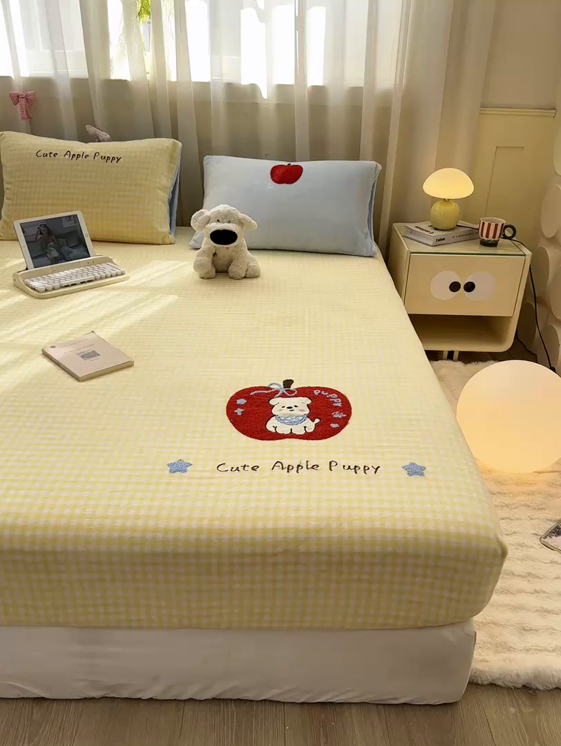 91家纺网 家纺一手货源 找家纺 灰鲸 2025新款高克重牛奶绒毛巾绣床笠单床笠单品床笠床笠单件 黄格苹果狗