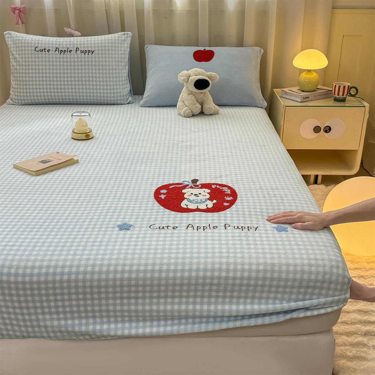 91家纺网 家纺一手货源 找家纺 灰鲸 2025新款高克重牛奶绒毛巾绣床笠单床笠单品床笠床笠单件 蓝格苹果狗