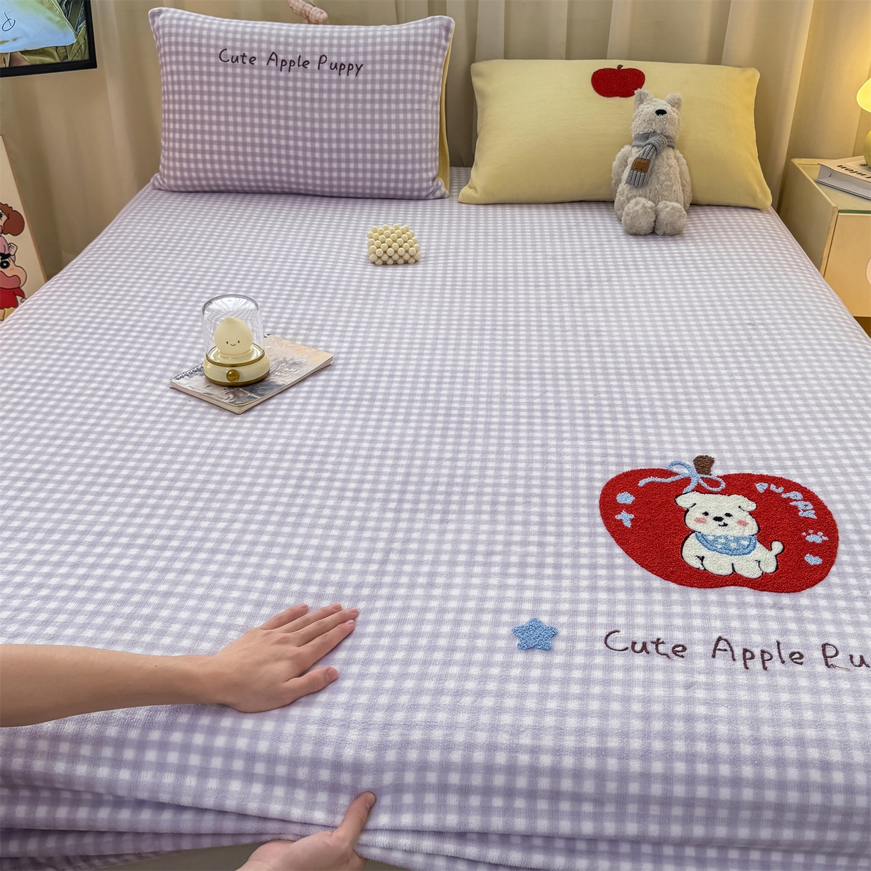 91家纺网 家纺一手货源 找家纺 灰鲸 2025新款高克重牛奶绒毛巾绣床笠单床笠单品床笠床笠单件 紫格苹果狗