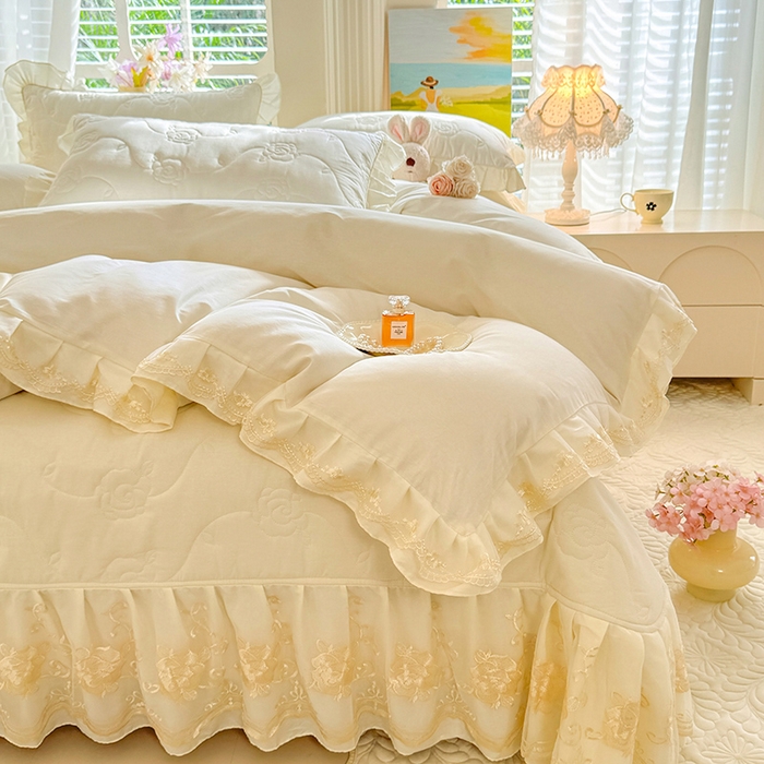 91家纺网 家纺一手货源 找家纺 美达家纺 2025新款玫瑰系列全棉夹棉床盖四件套 玫瑰-米白