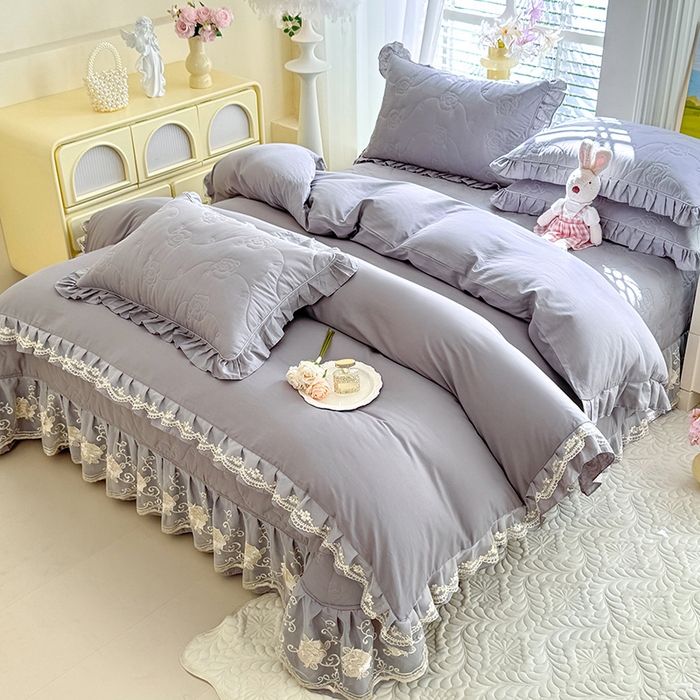 91家纺网 家纺一手货源 找家纺 美达家纺 2025新款玫瑰系列全棉夹棉床盖四件套 玫瑰-浅灰