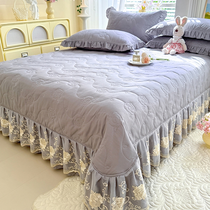 91家纺网 家纺一手货源 找家纺 美达家纺 2025新款玫瑰系列全棉夹棉床盖四件套 玫瑰-浅灰