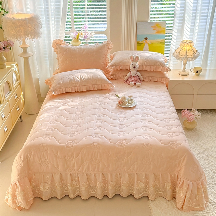 91家纺网 家纺一手货源 找家纺 美达家纺 2025新款玫瑰系列全棉夹棉床盖四件套 玫瑰-米咖