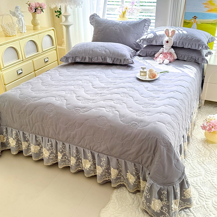 91家纺网 家纺一手货源 找家纺 美达家纺 2025新款玫瑰系列全棉夹棉床盖四件套 玫瑰-浅灰