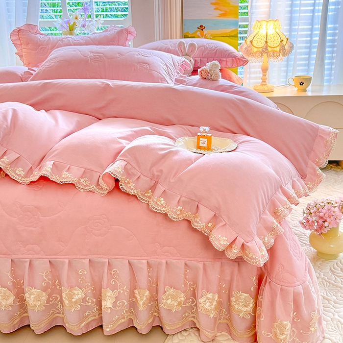 91家纺网 家纺一手货源 找家纺 美达家纺 2025新款玫瑰系列全棉夹棉床盖四件套 玫瑰-浅玉