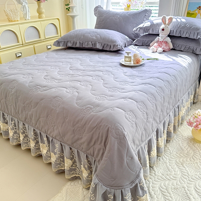 91家纺网 家纺一手货源 找家纺 美达家纺 2025新款玫瑰系列全棉夹棉床盖四件套 玫瑰-浅灰