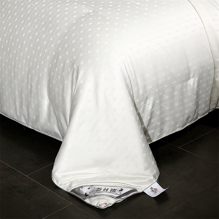 91家纺网 家纺一手货源 找家纺 前程家纺 2025新款彩丝小方格被冬被被子被芯春秋被棉被夏被空调被 彩丝小方格-米白色