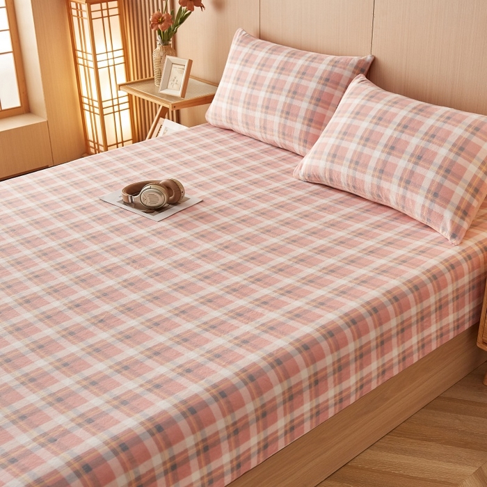 91家纺网 家纺一手货源 找家纺 一禾 2025新款简约印花高克重牛奶绒床笠 简兮粉