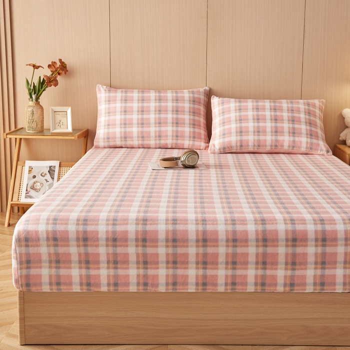 91家纺网 家纺一手货源 找家纺 一禾 2025新款简约印花高克重牛奶绒床笠 简兮粉