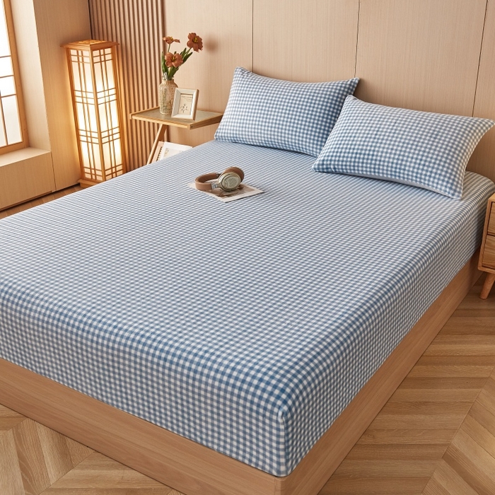 91家纺网 家纺一手货源 找家纺 一禾 2025新款简约印花高克重牛奶绒床笠 蓝小格