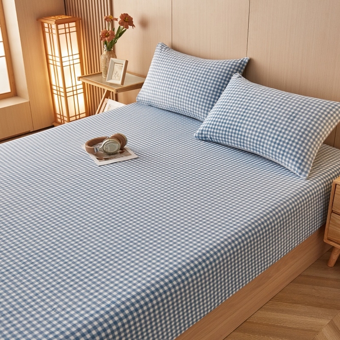 91家纺网 家纺一手货源 找家纺 一禾 2025新款简约印花高克重牛奶绒床笠 蓝小格