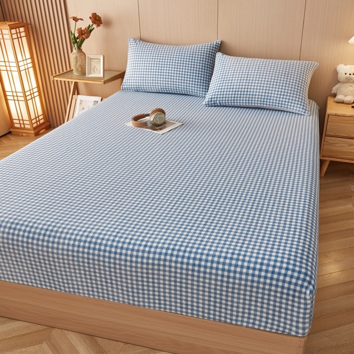 91家纺网 家纺一手货源 找家纺 一禾 2025新款简约印花高克重牛奶绒床笠 蓝小格