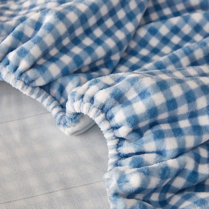 91家纺网 家纺一手货源 找家纺 一禾 2025新款简约印花高克重牛奶绒床笠 蓝小格