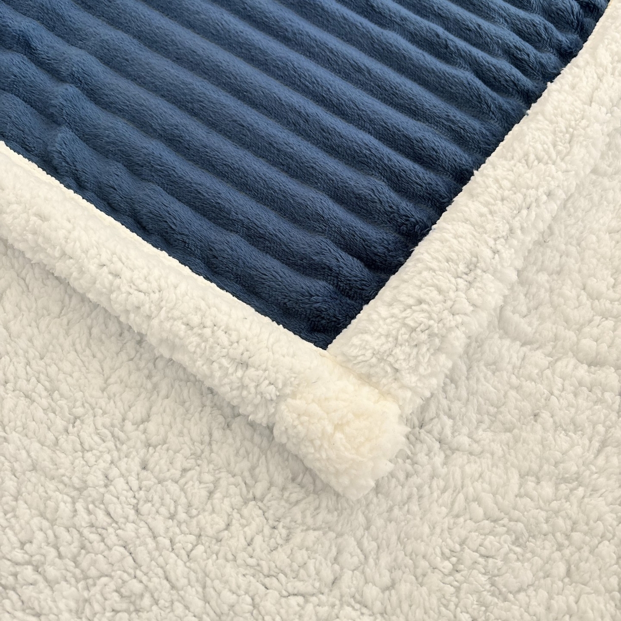 91家纺网 家纺一手货源 找家纺 （总）枋梢家纺 2025新款仿兔毛绒大抽条羊羔绒毛毯反包双层条纹羊羔绒法兰绒毛毯跨境外贸