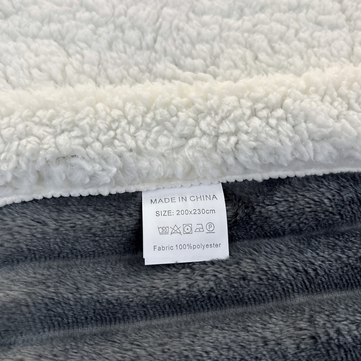 91家纺网 家纺一手货源 找家纺 枋梢家纺 2025新款仿兔毛绒大抽条羊羔绒毛毯反包双层条纹羊羔绒法兰绒毛毯跨境外贸 深灰