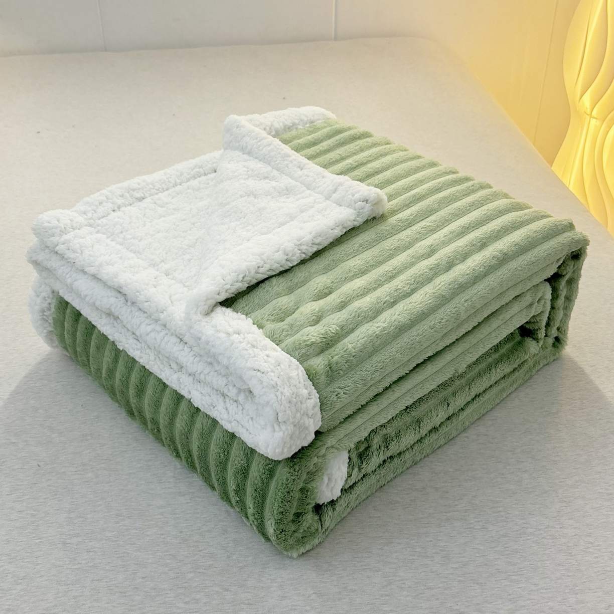 91家纺网 家纺一手货源 找家纺 枋梢家纺 2025新款仿兔毛绒大抽条羊羔绒毛毯反包双层条纹羊羔绒法兰绒毛毯跨境外贸 果绿