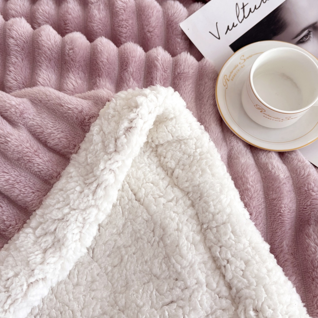 91家纺网 家纺一手货源 找家纺 枋梢家纺 2025新款仿兔毛绒大抽条羊羔绒毛毯反包双层条纹羊羔绒法兰绒毛毯跨境外贸 香芋紫