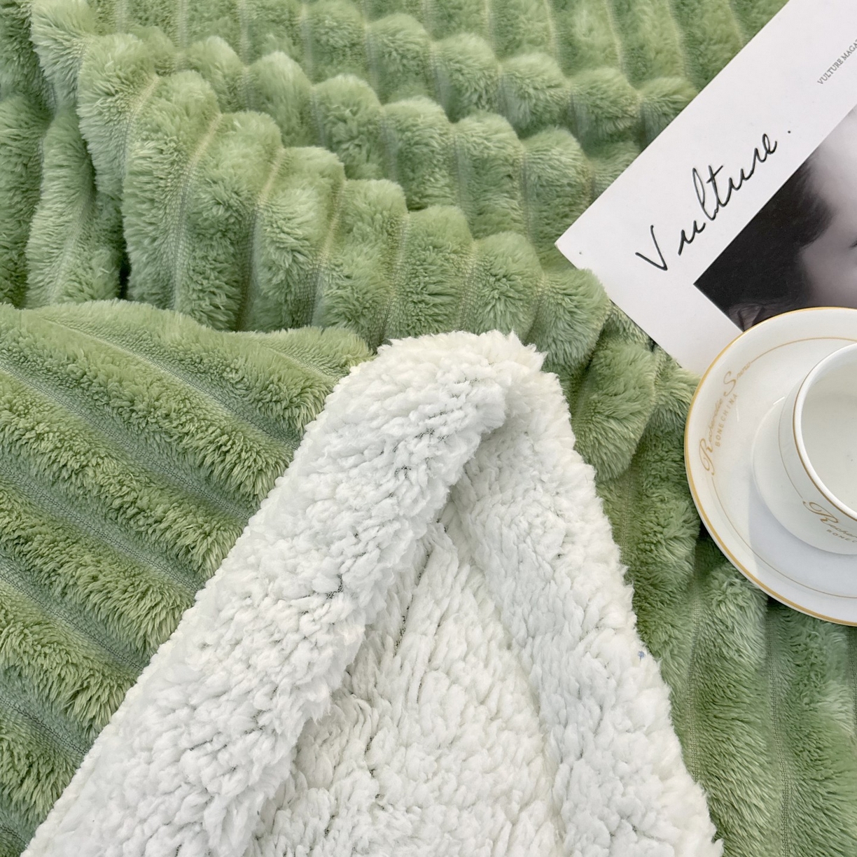 91家纺网 家纺一手货源 找家纺 枋梢家纺 2025新款仿兔毛绒大抽条羊羔绒毛毯反包双层条纹羊羔绒法兰绒毛毯跨境外贸 果绿