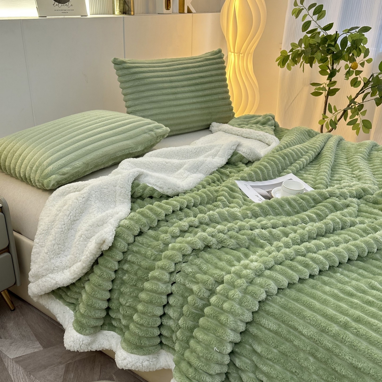 91家纺网 家纺一手货源 找家纺 枋梢家纺 2025新款仿兔毛绒大抽条羊羔绒毛毯反包双层条纹羊羔绒法兰绒毛毯跨境外贸 果绿