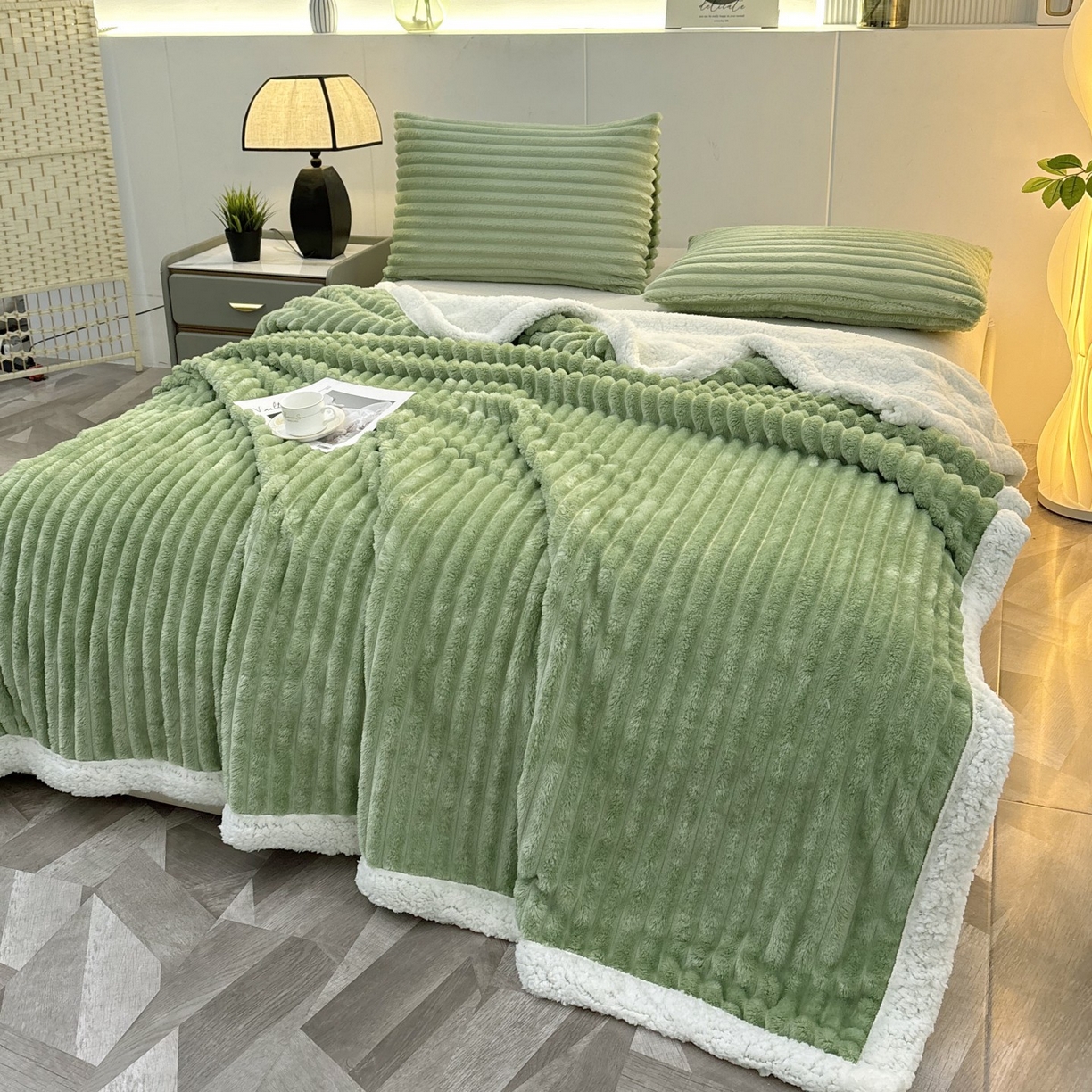 91家纺网 家纺一手货源 找家纺 枋梢家纺 2025新款仿兔毛绒大抽条羊羔绒毛毯反包双层条纹羊羔绒法兰绒毛毯跨境外贸 果绿