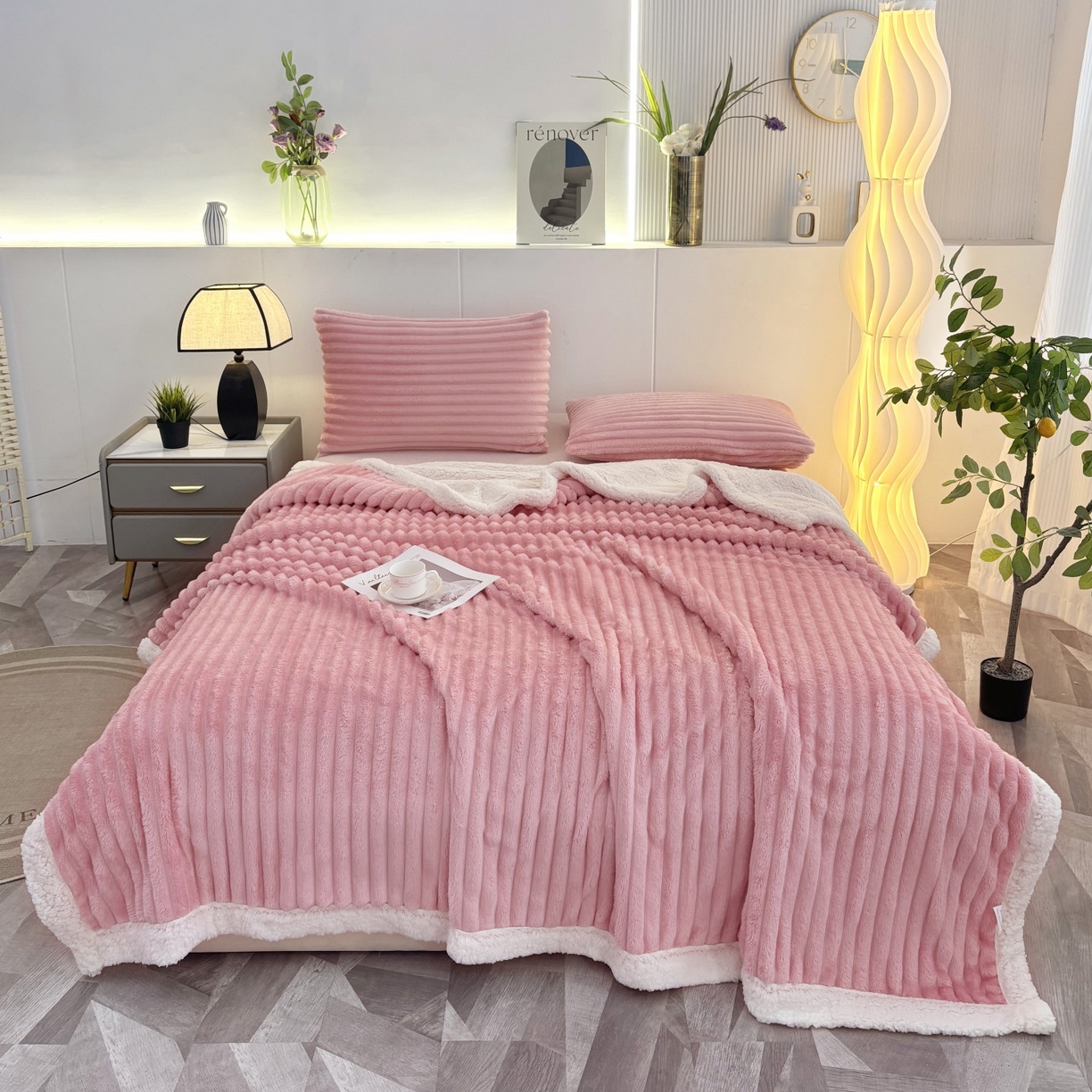 91家纺网 家纺一手货源 找家纺 枋梢家纺 2025新款仿兔毛绒大抽条羊羔绒毛毯反包双层条纹羊羔绒法兰绒毛毯跨境外贸 豆沙粉