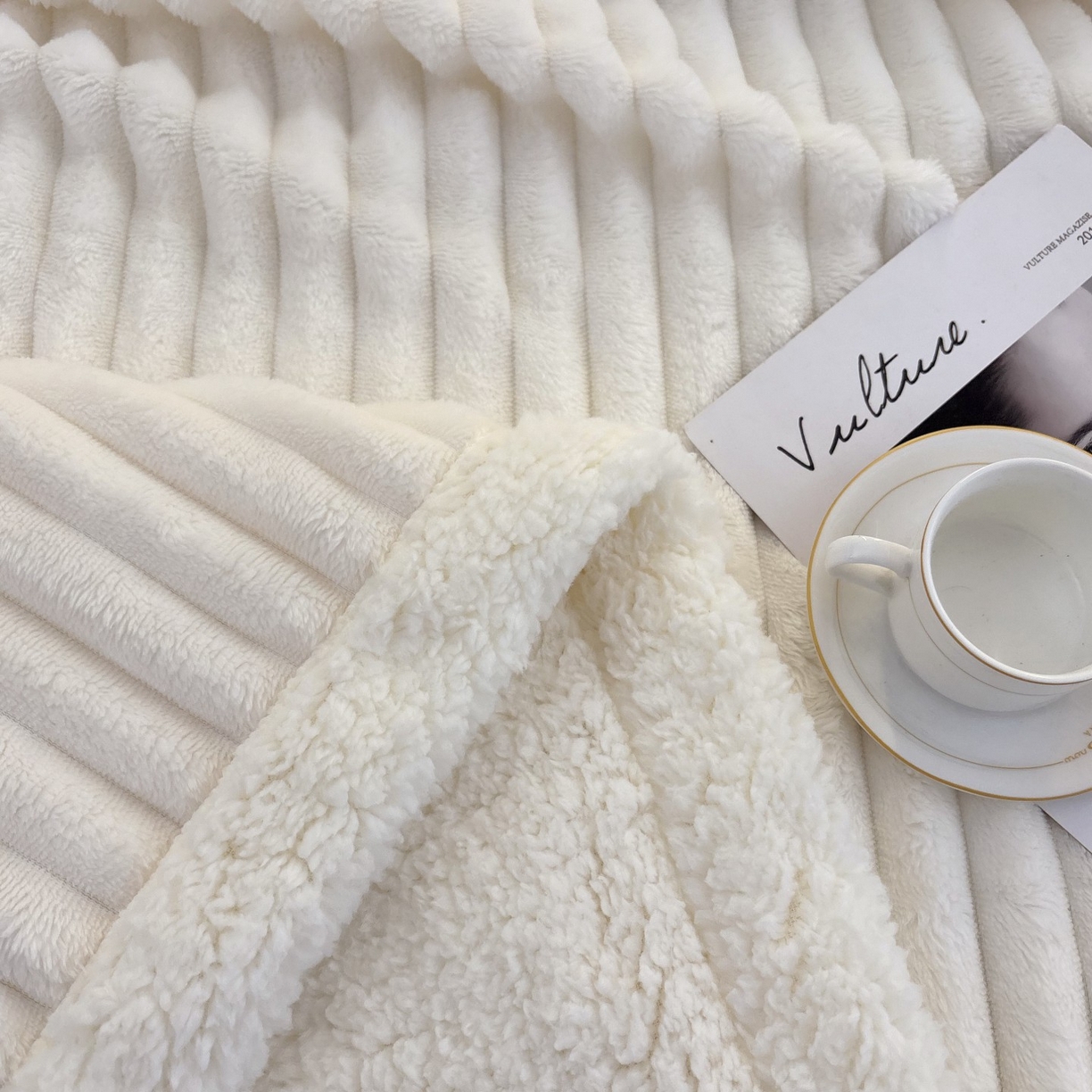 91家纺网 家纺一手货源 找家纺 枋梢家纺 2025新款仿兔毛绒大抽条羊羔绒毛毯反包双层条纹羊羔绒法兰绒毛毯跨境外贸 米白