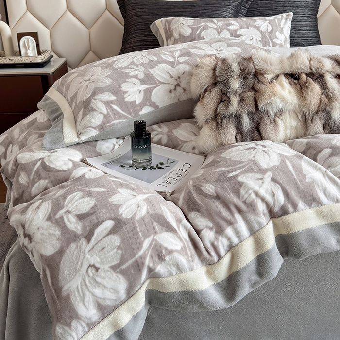 91家纺网 家纺一手货源 找家纺 若未家居 LOVEWE HOUSE 2025新款220高克重牛奶绒色烂双拼四件套 花漾梦雨 咖