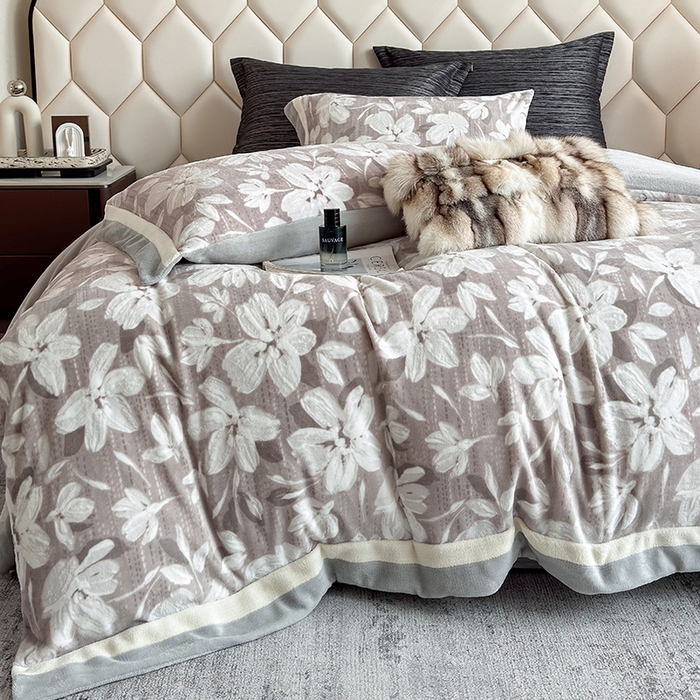 91家纺网 家纺一手货源 找家纺 若未家居 LOVEWE HOUSE 2025新款220高克重牛奶绒色烂双拼四件套 花漾梦雨 咖