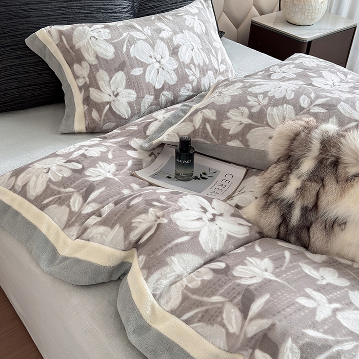 91家纺网 家纺一手货源 找家纺 若未家居 LOVEWE HOUSE 2025新款220高克重牛奶绒色烂双拼四件套 花漾梦雨 咖