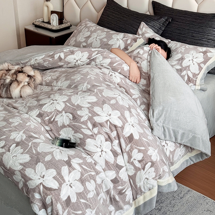 91家纺网 家纺一手货源 找家纺 若未家居 LOVEWE HOUSE 2025新款220高克重牛奶绒色烂双拼四件套 花漾梦雨 咖