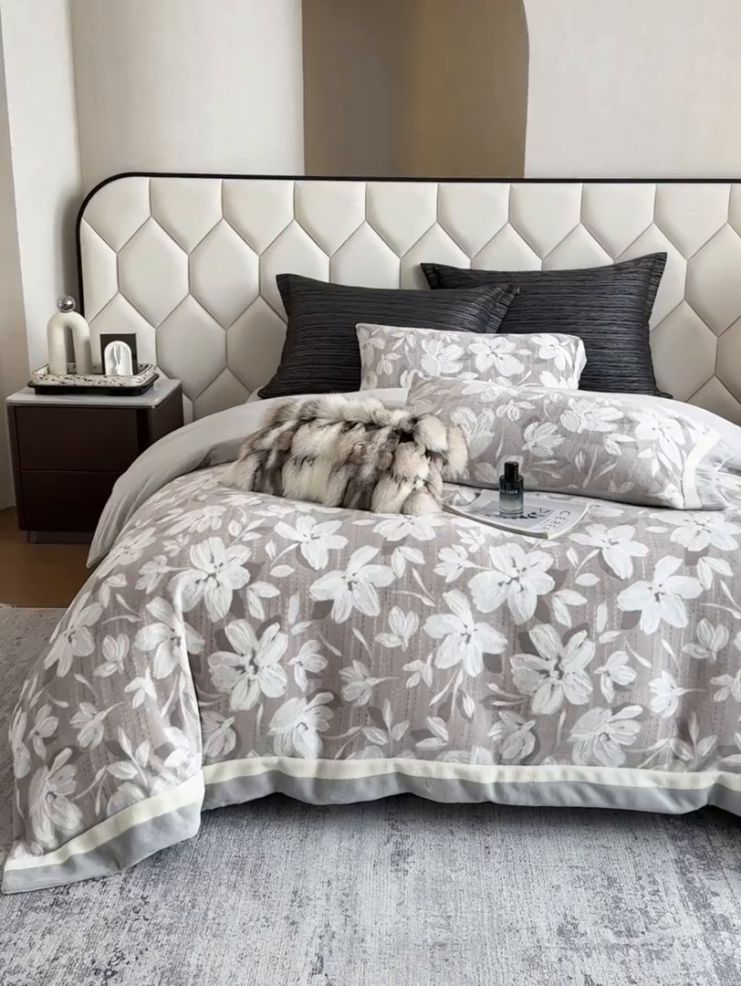 91家纺网 家纺一手货源 找家纺 若未家居 LOVEWE HOUSE 2025新款220高克重牛奶绒色烂双拼四件套 花漾梦雨 咖