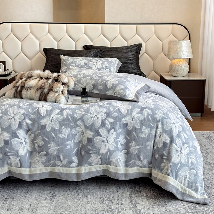 91家纺网 家纺一手货源 找家纺 若未家居 LOVEWE HOUSE 2025新款220高克重牛奶绒色烂双拼四件套 花漾梦雨 兰