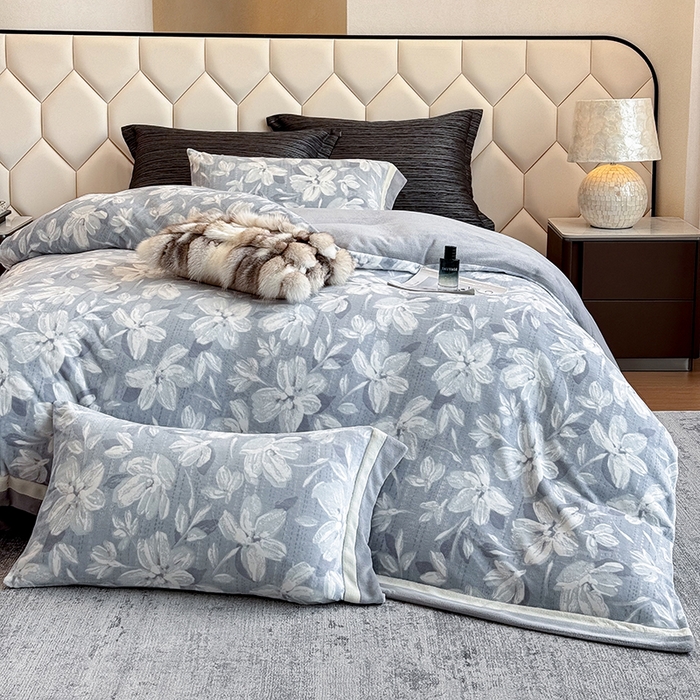 91家纺网 家纺一手货源 找家纺 若未家居 LOVEWE HOUSE 2025新款220高克重牛奶绒色烂双拼四件套 花漾梦雨 兰