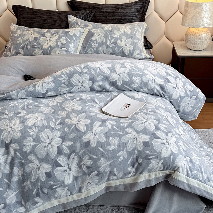 91家纺网 家纺一手货源 找家纺 若未家居 LOVEWE HOUSE 2025新款220高克重牛奶绒色烂双拼四件套 花漾梦雨 兰