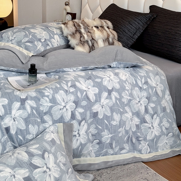 91家纺网 家纺一手货源 找家纺 若未家居 LOVEWE HOUSE 2025新款220高克重牛奶绒色烂双拼四件套 花漾梦雨 兰