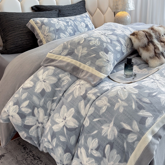 91家纺网 家纺一手货源 找家纺 若未家居 LOVEWE HOUSE 2025新款220高克重牛奶绒色烂双拼四件套 花漾梦雨 兰