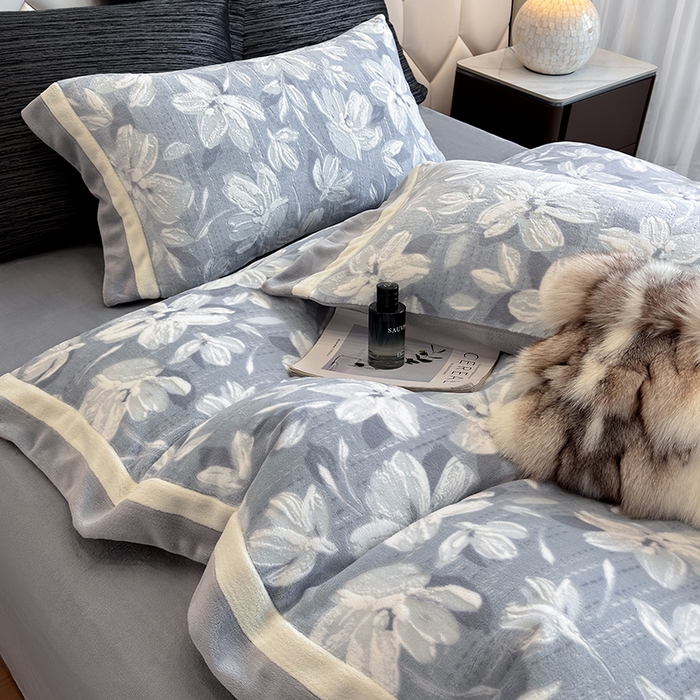 91家纺网 家纺一手货源 找家纺 若未家居 LOVEWE HOUSE 2025新款220高克重牛奶绒色烂双拼四件套 花漾梦雨 兰